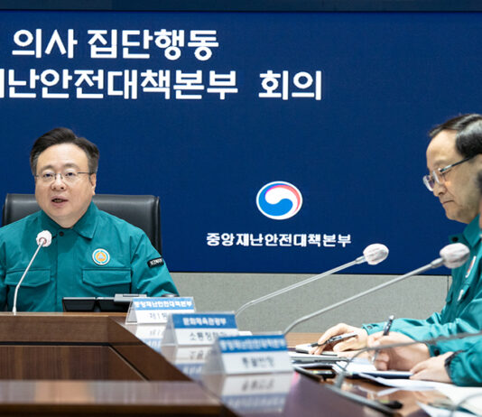 정부 “의대 교수 사직서, 심각한 우려…국민 믿음 저버리지 말기를”